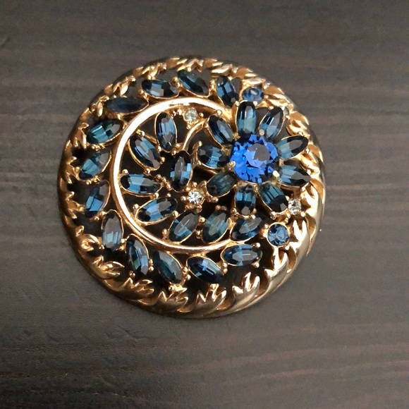 Sapphire color stone Vintage Brooch - Picture 1 of 3